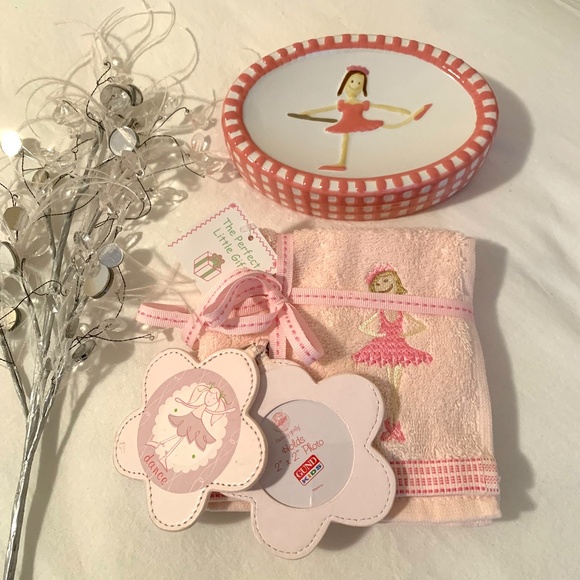 Ballet Bath Towel Soap Dish Set With Photo/ Mirror Keychain - Picture 1 of 16